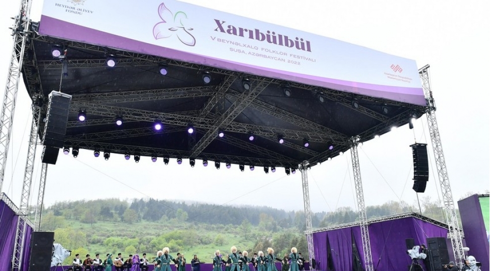 xaribulbul-beynelxalq-folklor-festivali-davam-edir