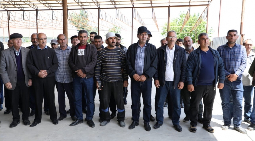 azeriqaz-sakinlerin-problemlerini-dinleyib