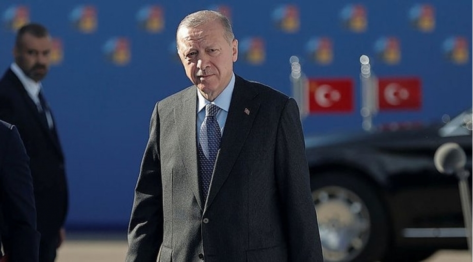 erdogan-bayraktar-kizilelma-fonunda-fotosunu-paylashib