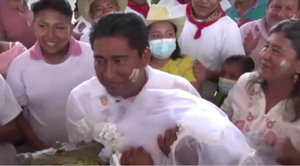 sheher-meri-timsahla-evlendi