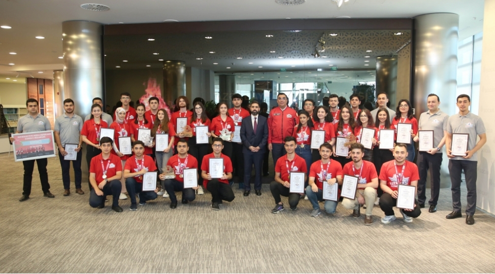 rovshen-necef-banm-in-teknofest-qalibleri-ile-gorushub-foto