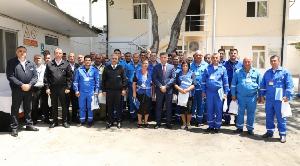 bash-direktor-bir-qrup-birlik-emekdashini-mukafatlandirdi-foto