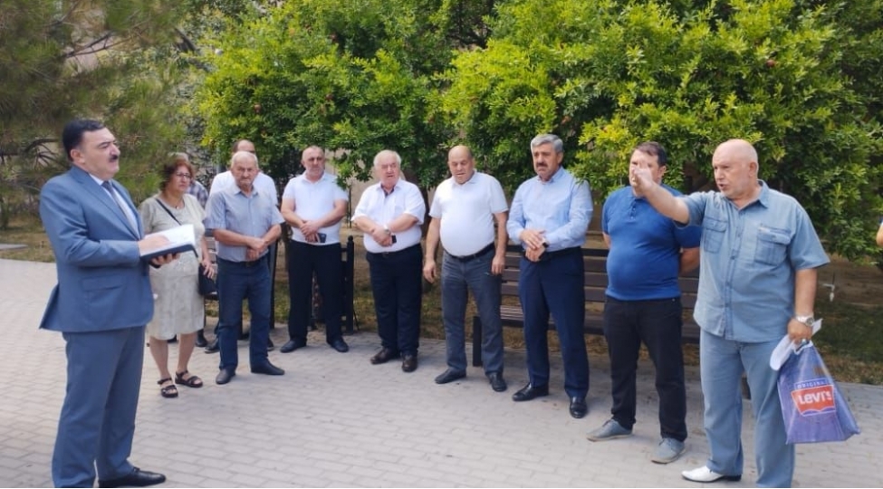 achiq-mikrofon-aksiyasinda-sahibkarlarin-problemleri-dinlenildi-foto