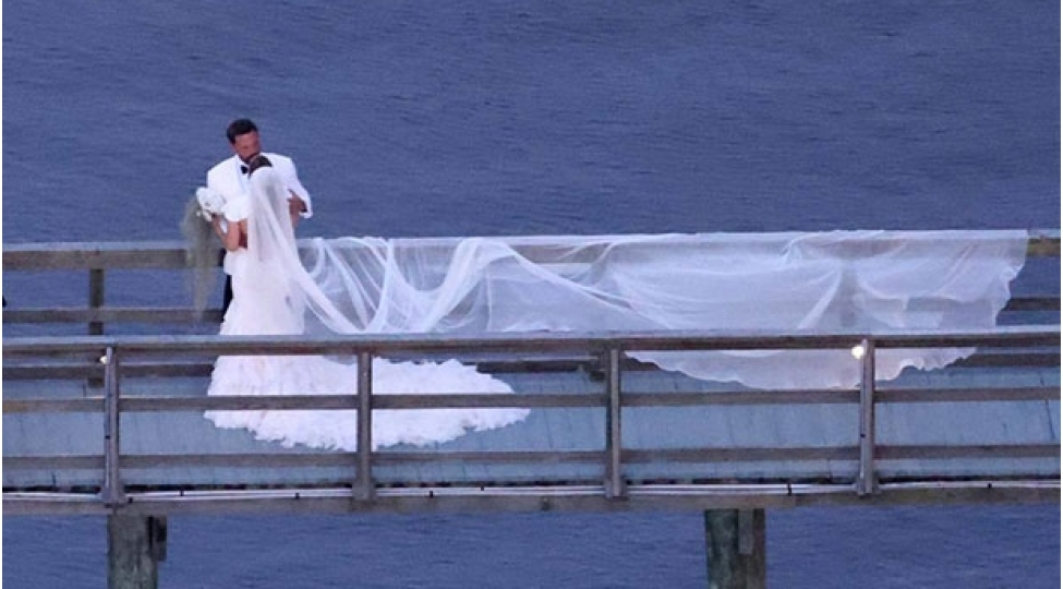 cennifer-lopezle-ben-afflekin-daha-bir-toyu-oldu