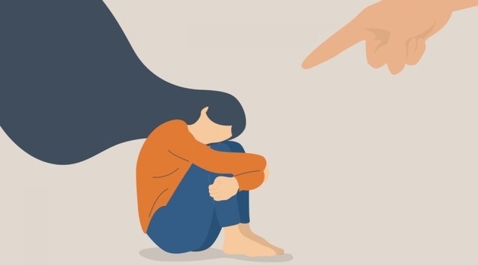 muxtelif-olkelerde-qadinlara-qoyulan-qeribe-qadagalarfoto