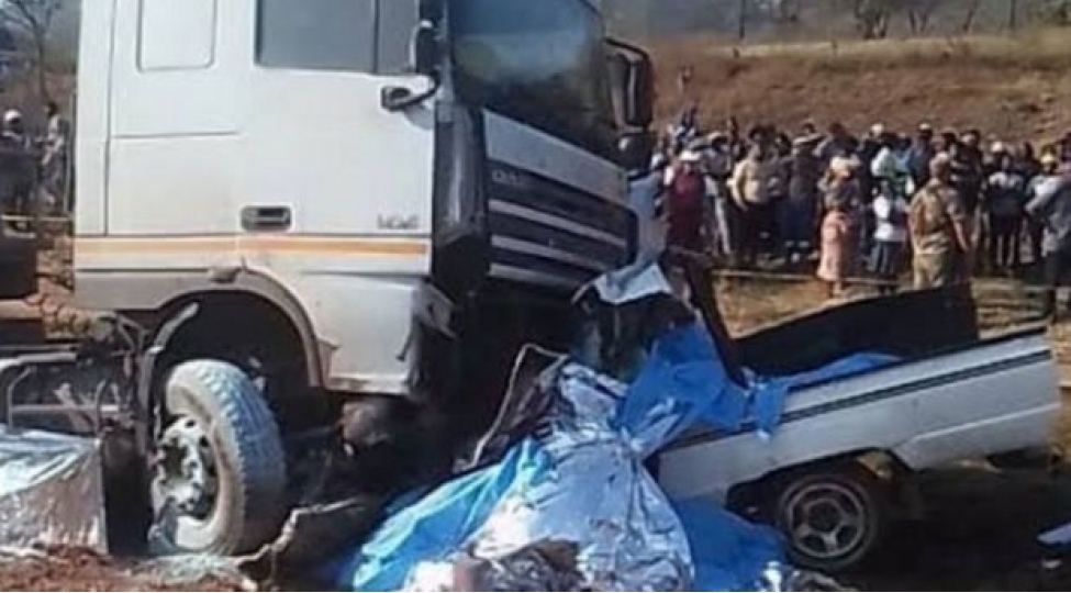 car-da-dehshetli-qeza-19-mektebli-helak-oldu