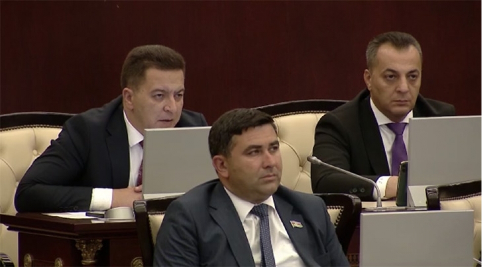 siyasi-qutbun-bir-terefinde-eli-kerimli-gultekin-hacibeyli-cemil-hesenli-kimi-veten-xainleri-diger-terefinde-ise-veteni-sevenler-var-video