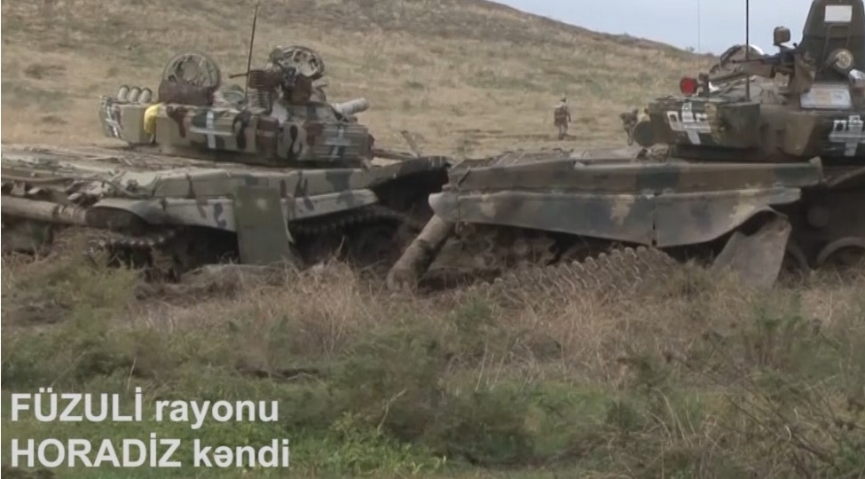 horadiz-kendinde-ermenilerden-ele-kechirilen-zirehli-texnikalarin-videogoruntusu-8-oktyabr-2020-1131