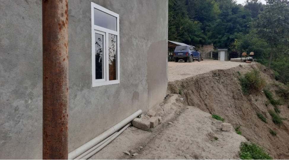 evi-yashayish-uchun-tehlukeli-veziyyete-dushen-vetendashin-dadina-fhn-chatdi