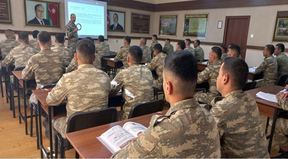 kursu-bitiren-herbi-qulluqchulara-sertifikatlar-teqdim-edilecek-video