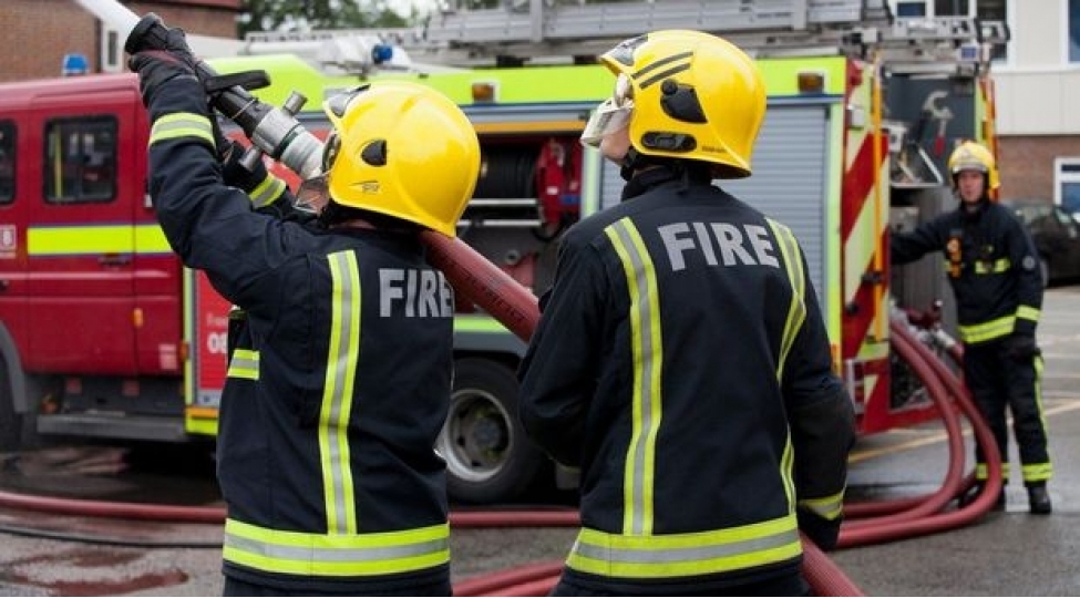 britaniya-serhed-muhafizesinin-bolmesine-molotov-kokteyli-atilib