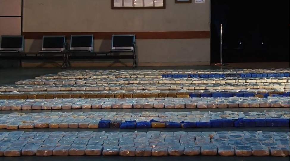 gomrukchuler-son-10-ayda-1-tona-yaxin-narkotik-vasiteler-psixotrop-maddeler-ashkar-edib-video