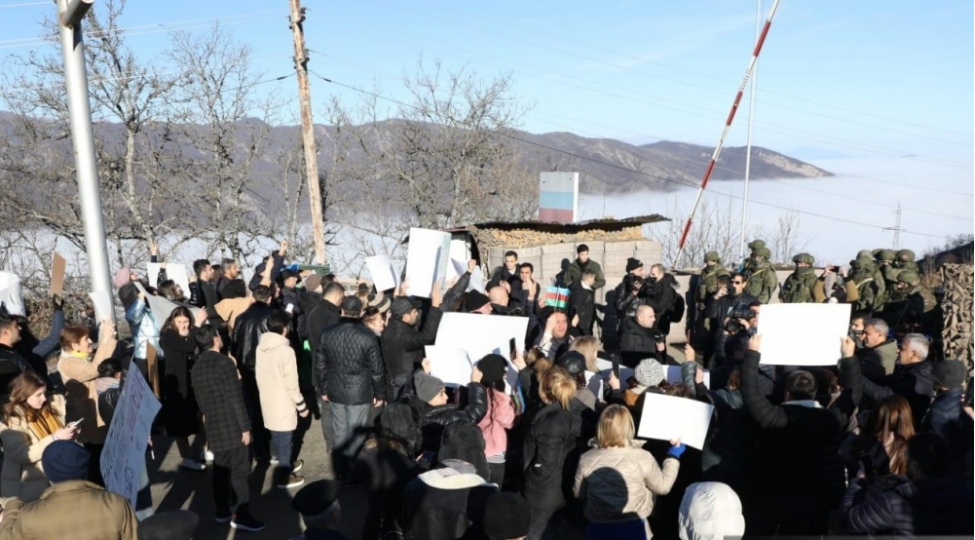 shusha-xankendi-yolunda-azerbaycan-himni-seslendirilib-video