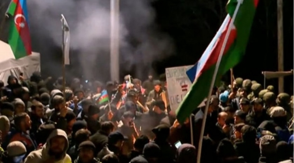 xankendi-yolunda-aksiya-ishtirakchilarinin-sayi-artir-ictimai-feallarin-axini-bashladi-yenilenib-canli-yayim