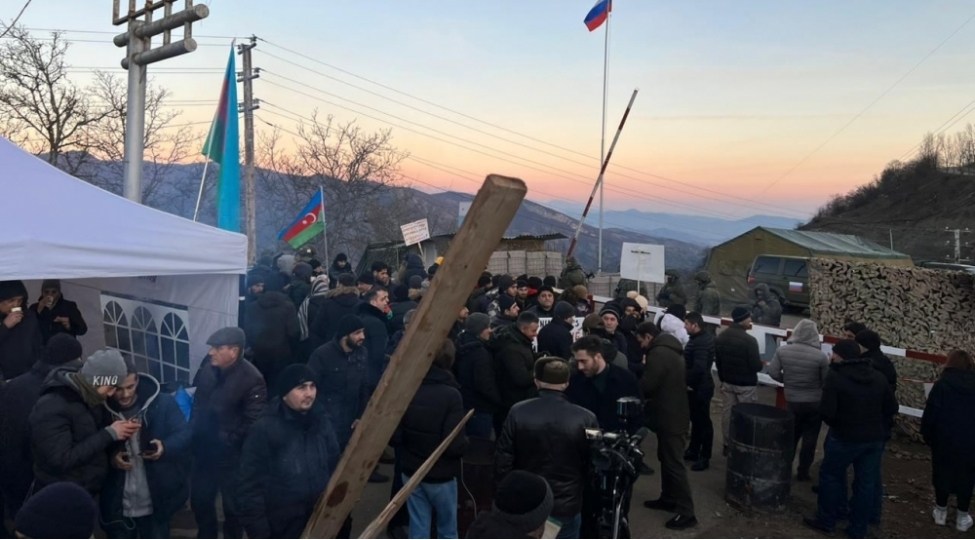 rusiya-sulhmeramlilarinin-muveqqeti-yerleshdirildiyi-zonada-etiraz-aksiyasinin-uchuncu-gunu