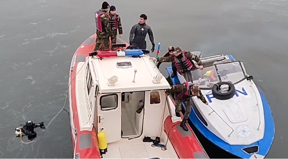 bakida-59-yashli-qadinin-denizde-batdigi-ehtimal-olunur-axtarish-gedir-video