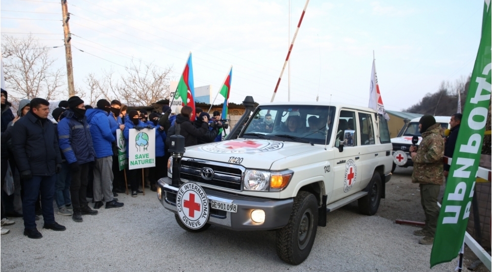 aksiyachilar-irevana-gedenlere-bele-yol-verdi-video