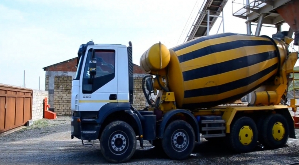 pirshagida-usta-ishlediyi-evden-15-min-manatliq-ogurluq-edib-video