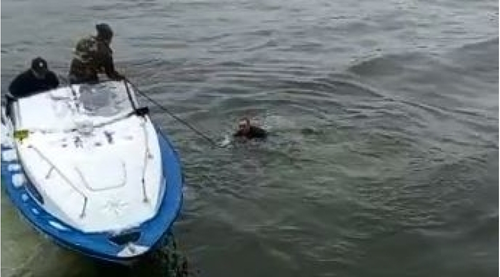 denizde-batma-tehlukesi-ile-uzleshen-bir-nefer-xilas-edilib