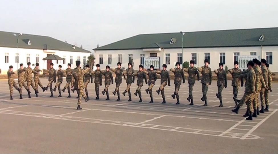 azerbaycan-ordusuna-chagirishchilarin-qebulu-davam-edir-video