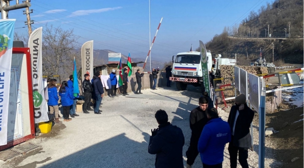 lachin-xankendi-yolunda-aksiya-kechirilen-yerden-bu-gun-umumilikde-14-avtomobil-kechib