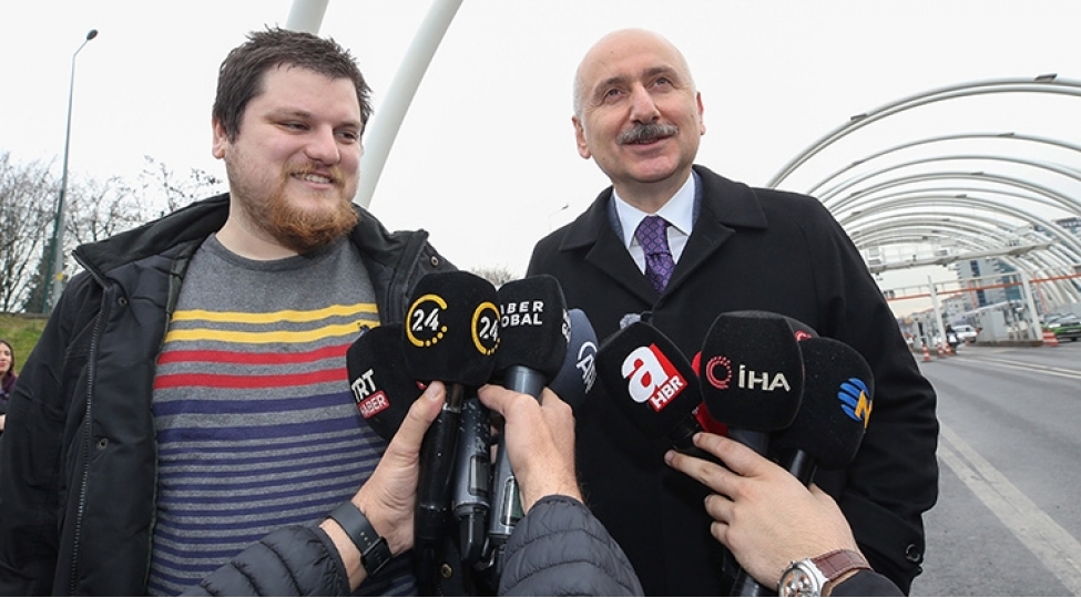 avrasiya-tunelinden-kechen-100-milyonuncu-surucuye-surpriz-video