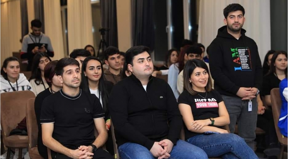 genc-liderler-uchun-qish-universitetinin-beshinci-gunu-basha-chatib-foto