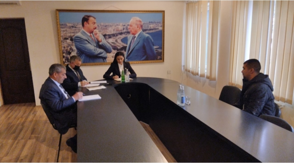 millet-vekili-lokbatan-qesebesinde-bir-qrup-vetendashi-qebul-edib