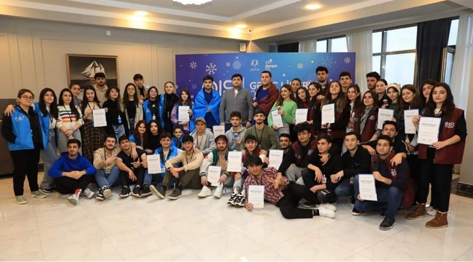 genc-liderler-uchun-qish-universitetinin-novbeti-movsumu-basha-chatib-foto