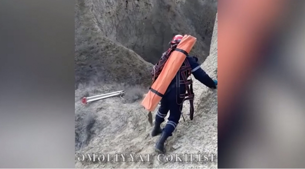 qazandag-silsilesinde-dereye-dushen-shexs-xilas-edilib-video