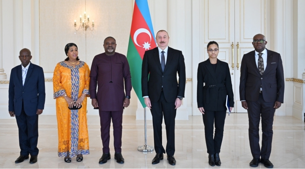 prezident-ilham-eliyev-anqolanin-yeni-sefirinin-etimadnamesini-qebul-edib-yenilenibfoto