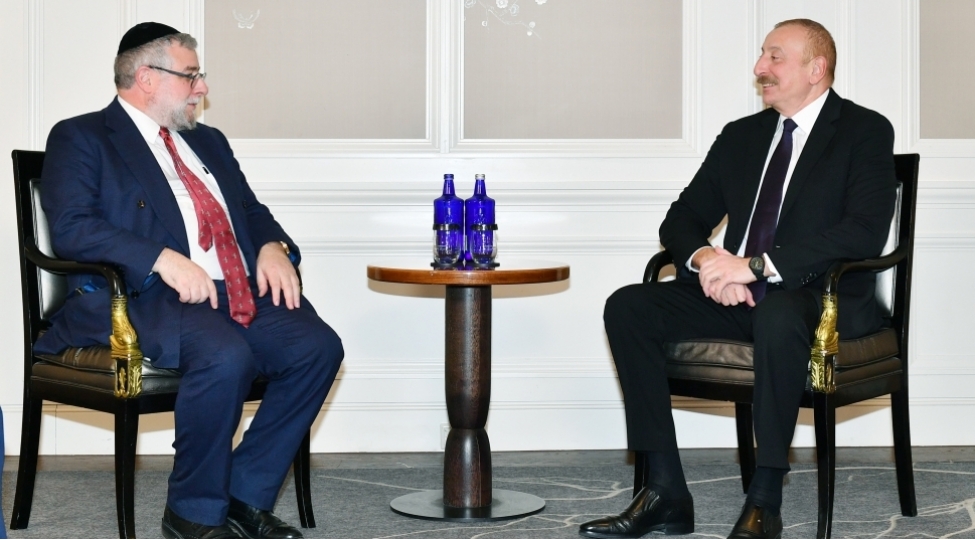 prezident-ilham-eliyev-munxende-avropa-ravvinleri-konfransinin-prezidenti-ile-gorushub-foto