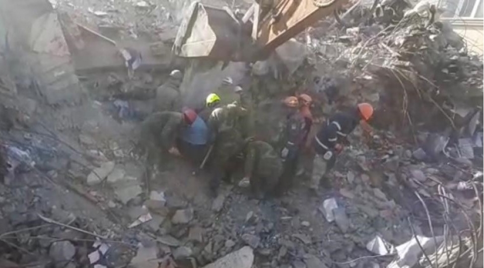 fhn-in-xilasedicileri-turkiyede-axtarish-xilasetme-emeliyyatlarini-davam-etdirir-4