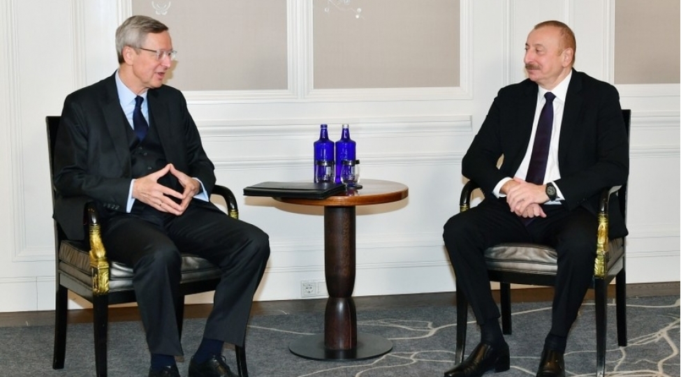 prezident-ilham-eliyev-munxende-almaniyanin-sherqi-biznes-assosiasiyasinin-bash-icrachi-direktoru-ile-gorushub-fotoyenilenib