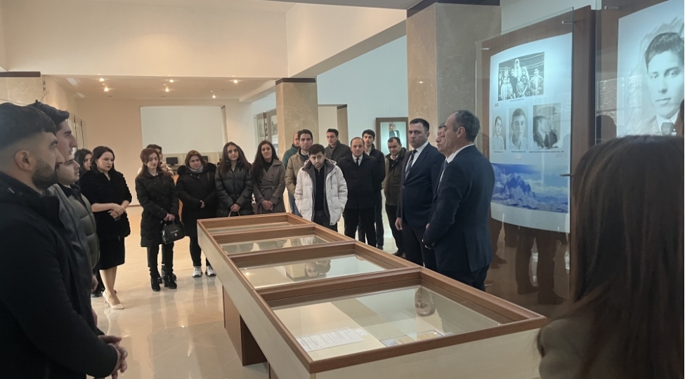 shabranda-genc-partiya-feallari-heyder-eliyev-merkezini-ziyaret-edibler-foto