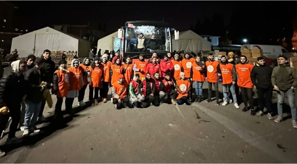 qadin-ve-demokratiya-fondu-butun-turkiyeye-zelzele-qurbanlari-uchun-yaralari-birlikde-sagaldaq-chagirishi-edib