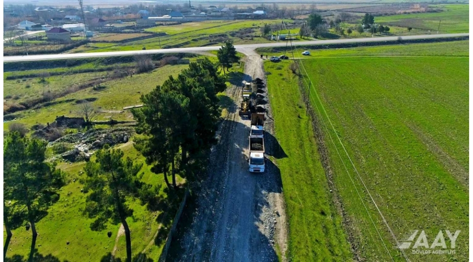 agsuda-12-yashayish-menteqesini-birleshdiren-yol-yeniden-qurulur-fotovideo