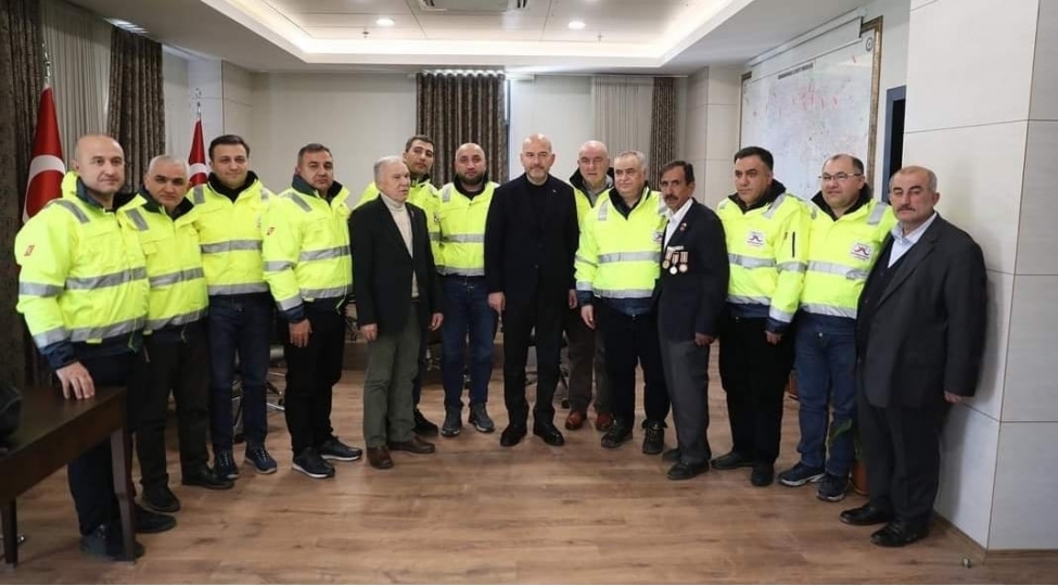 qardash-komeyi-platformasini-temsil-eden-heyet-turkiyede-zelzele-bolgesinde-seferdedir-foto