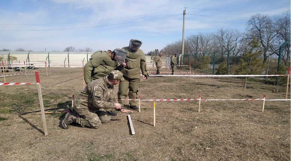 azerbaycan-ve-turkiye-herbchilerinin-ishtiraki-ile-muhendis-bolmelerinde-doyush-hazirligi-meshgeleleri-kechirilir-video