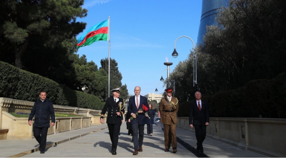 britaniyali-nazir-shehidler-xiyabanini-ziyaret-edib