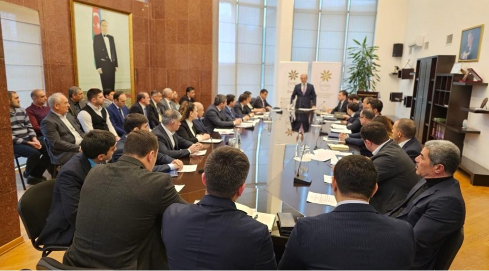 kichik-ve-orta-sahibkarliq-subyektlerinin-numayendeleri-ile-gorush-kechirilib-foto