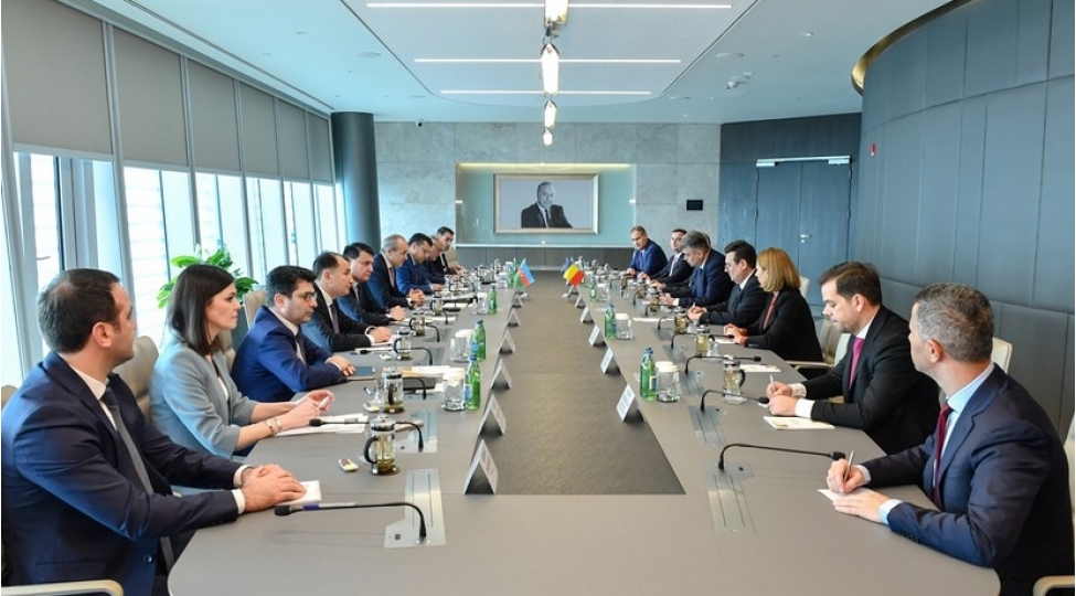 azerbaycan-ruminiya-ile-enerji-neqliyyat-tranzit-senaye-sahelerinde-emekdashligi-muzakire-edib-foto