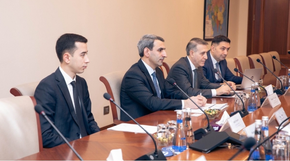ady-dunya-banki-ile-orta-dehlizin-inkishaf-perspektivlerini-muzakire-edib-foto
