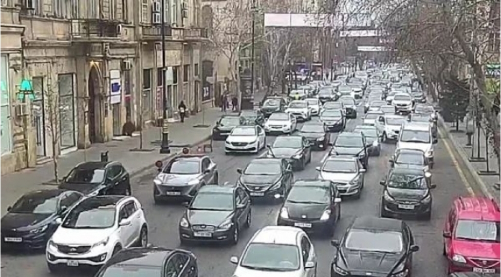 bakida-hazirda-sixliq-mushahide-edilen-yollar