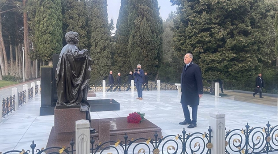 lavrov-fexri-xiyabani-ve-shehidler-xiyabanini-ziyaret-edib