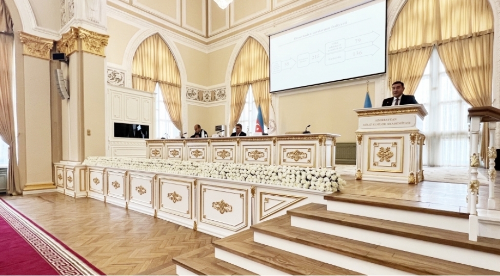 dissertasiya-shuralarinin-fealiyyetinin-neticeleri-muzakire-edilib-foto