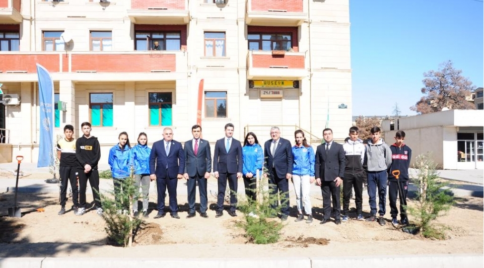 ulu-onderin-100-illik-yubileyine-hesr-olunmush-agacekme-aksiyasi-kechirilib-foto