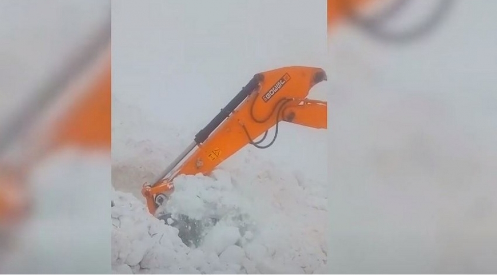 kelbecervelachinda-muxtelif-teyinatliyollar-fasilesiz-rejimde-qardan-temizlenir-video