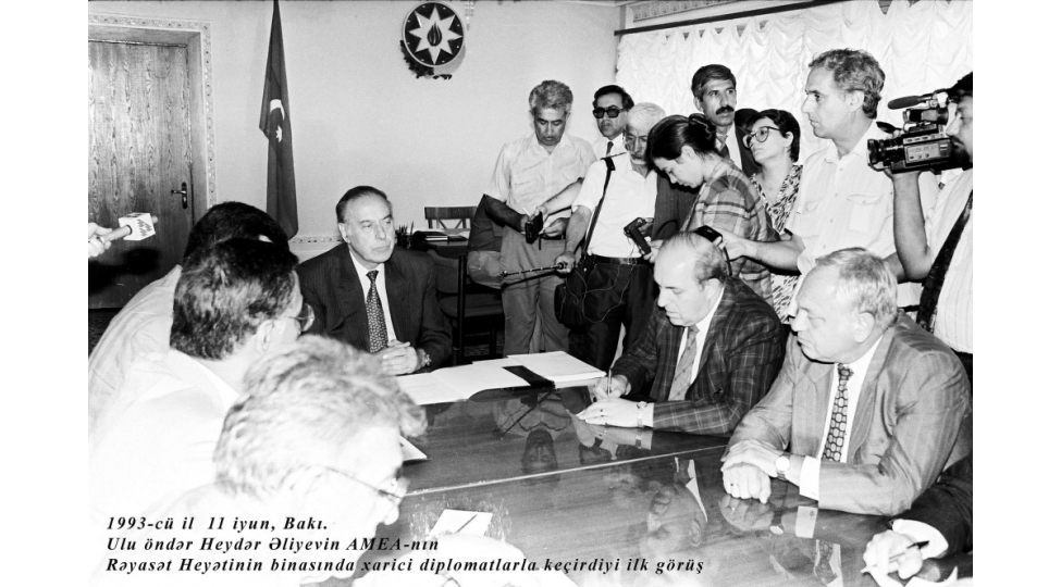 men-heyder-eliyev-mektebinde-nece-ders-aldim-2