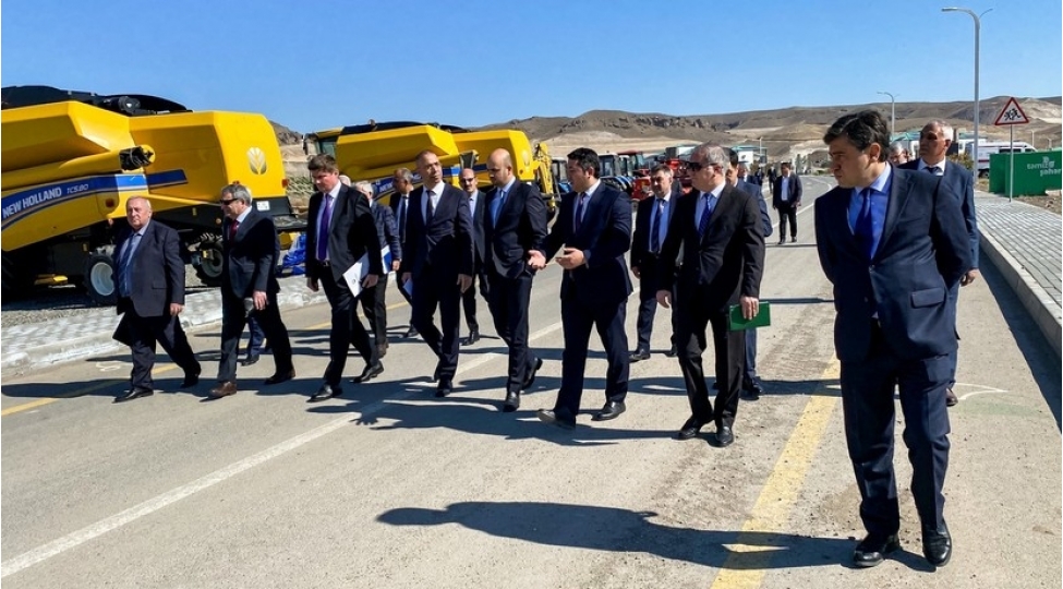 idarelerarasi-merkezin-ishchi-qrupu-agalida-infrastruktur-layiheleri-ile-tanish-olub-foto
